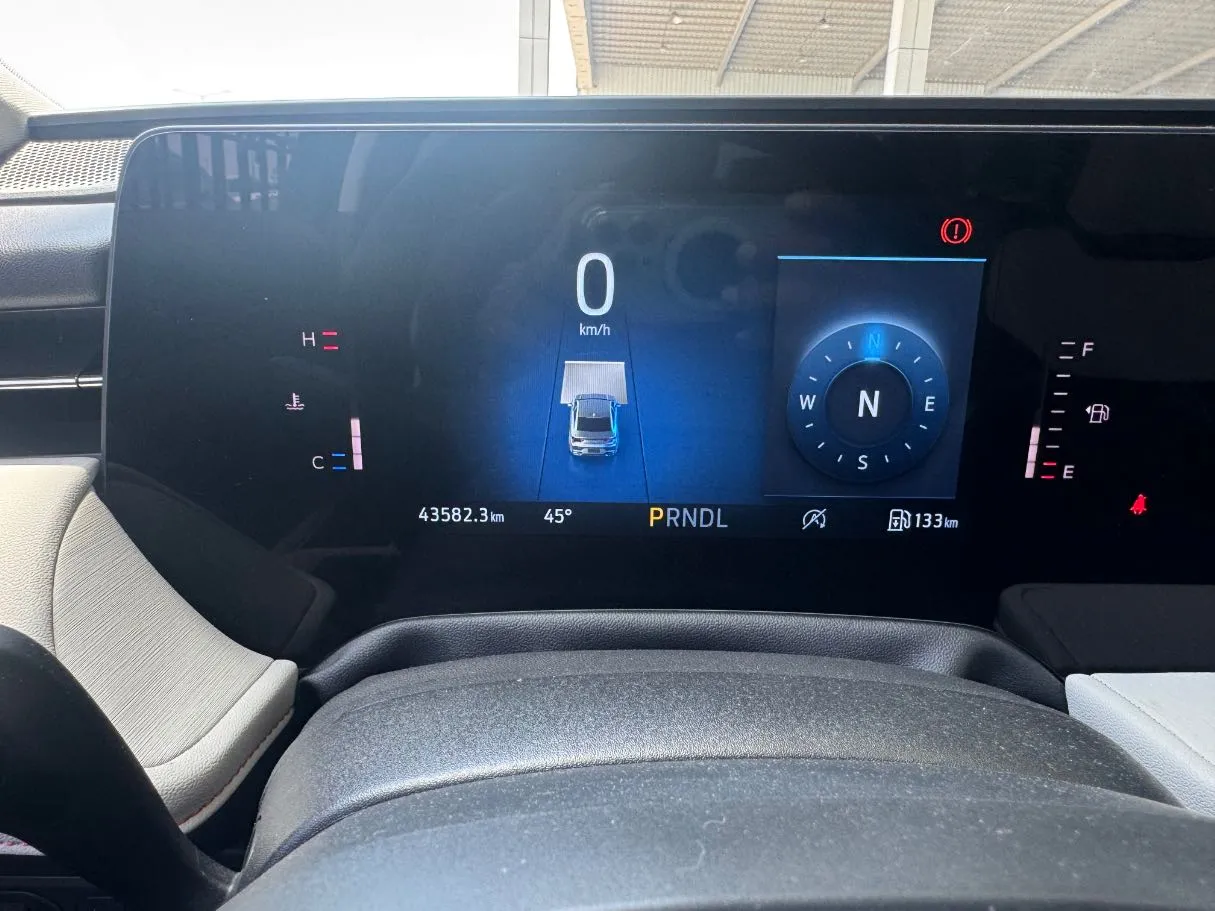 Car image 10