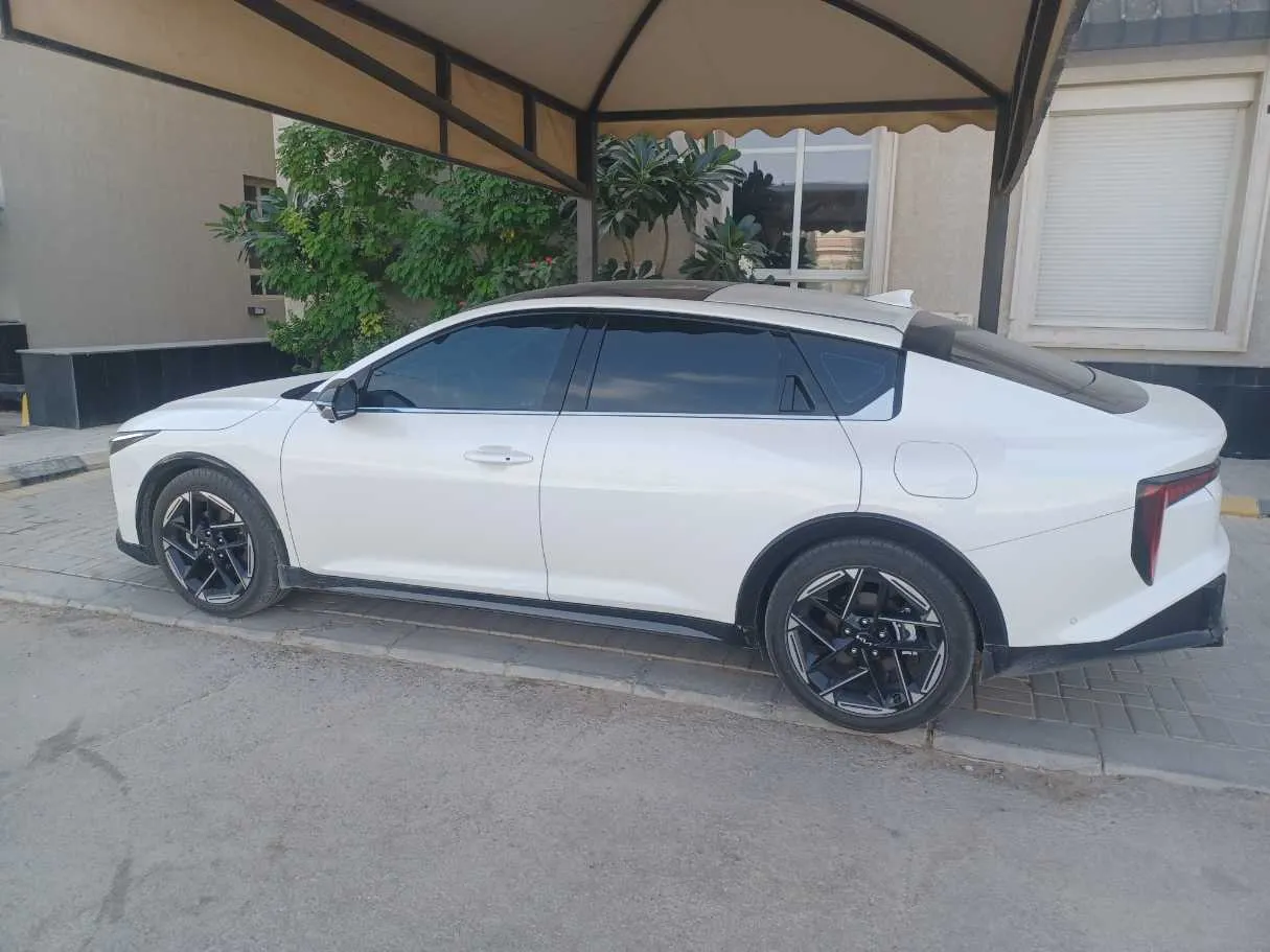 Car image 8