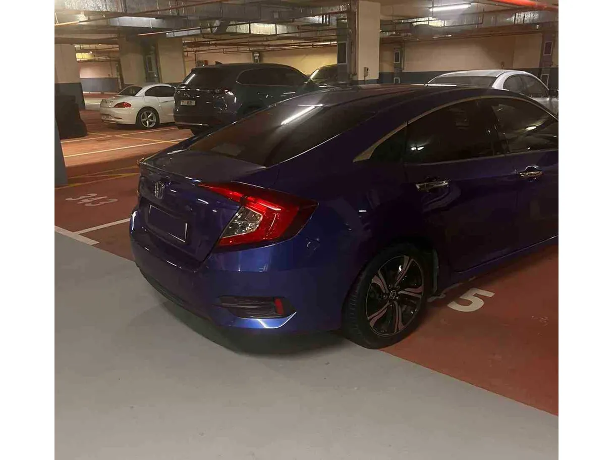 Car image 5