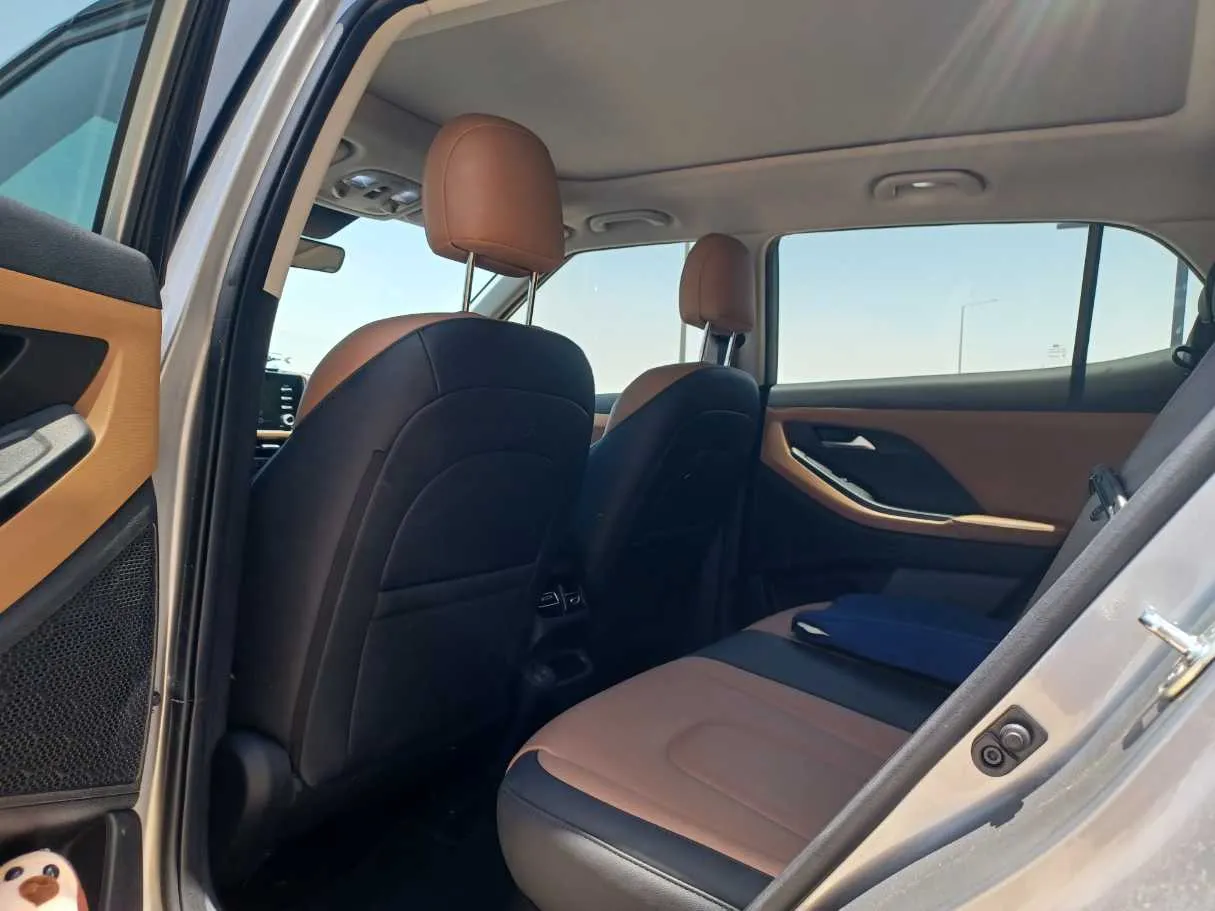 Car image 15
