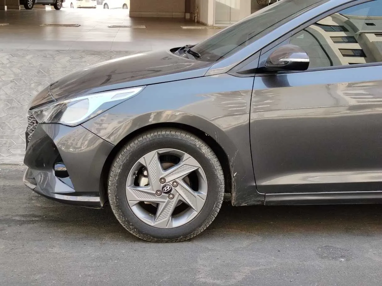 Car image 9