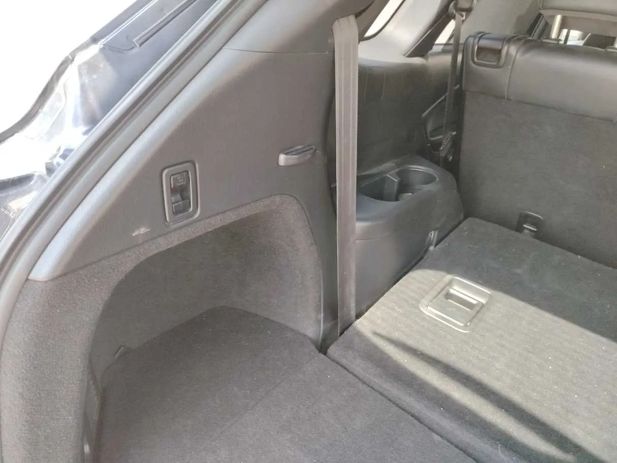 Car image 35