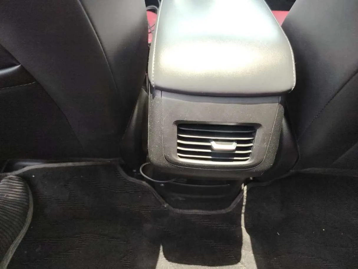 Car image 33