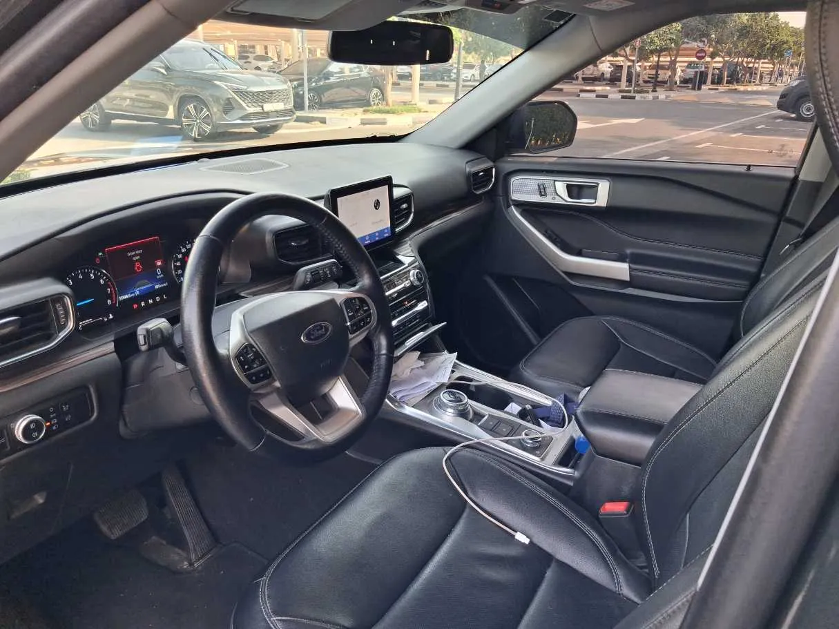 Car image 11