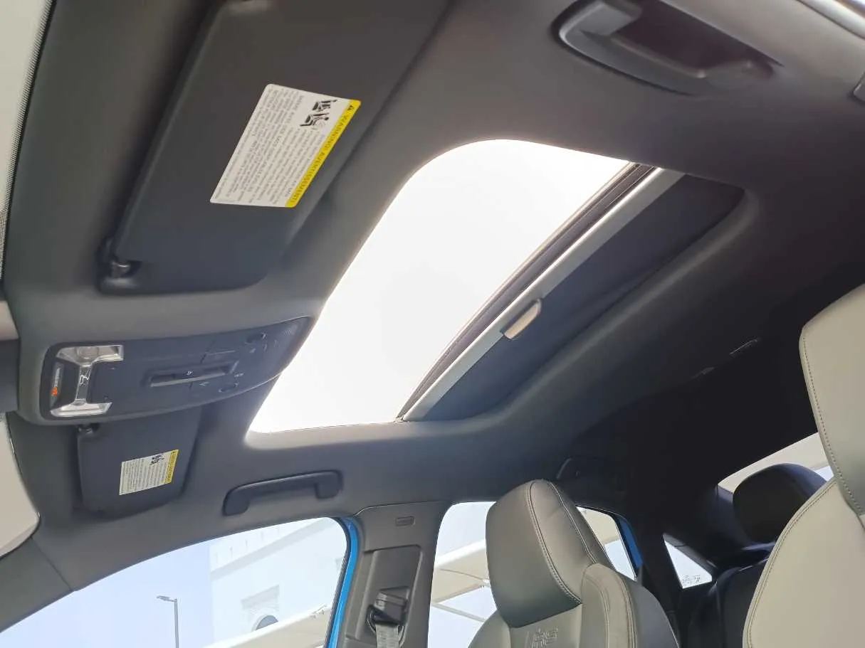 Car image 25