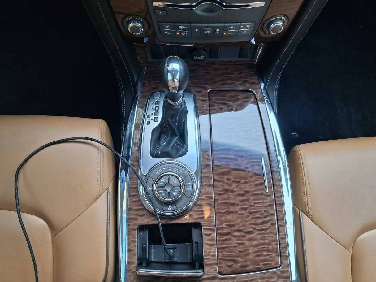 Car image 18