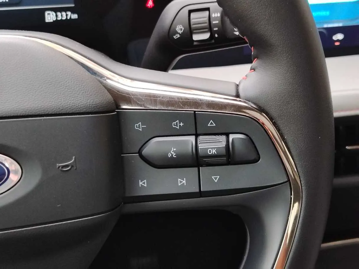 Car image 34