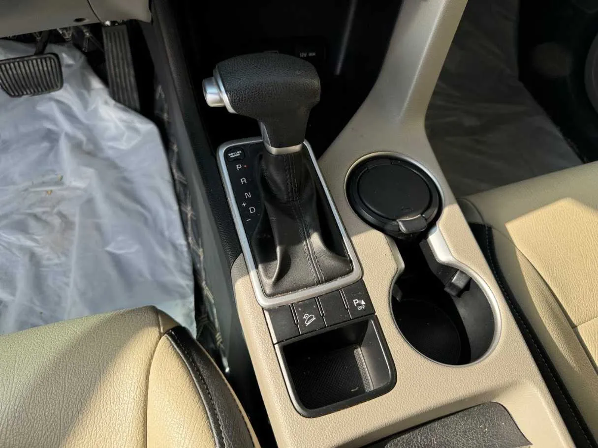 Car image 15