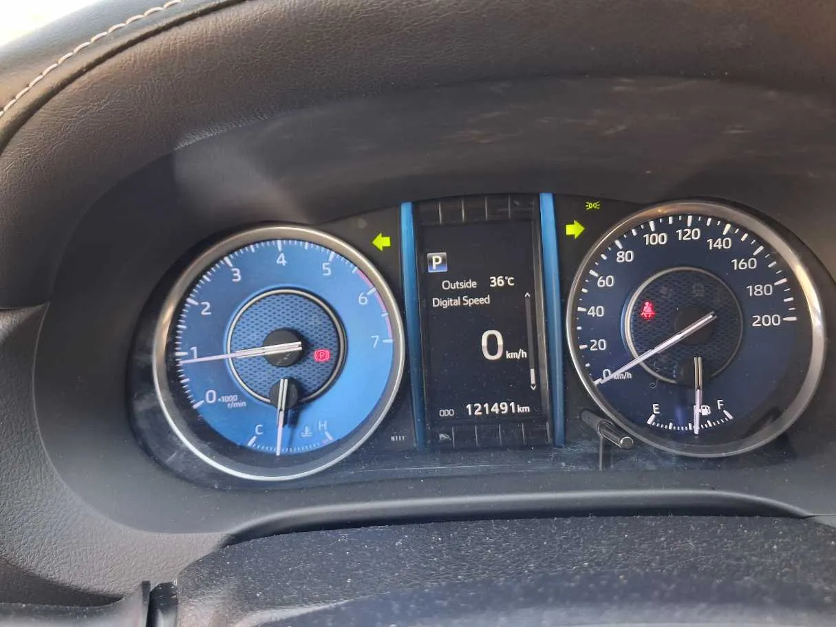 Car image 19