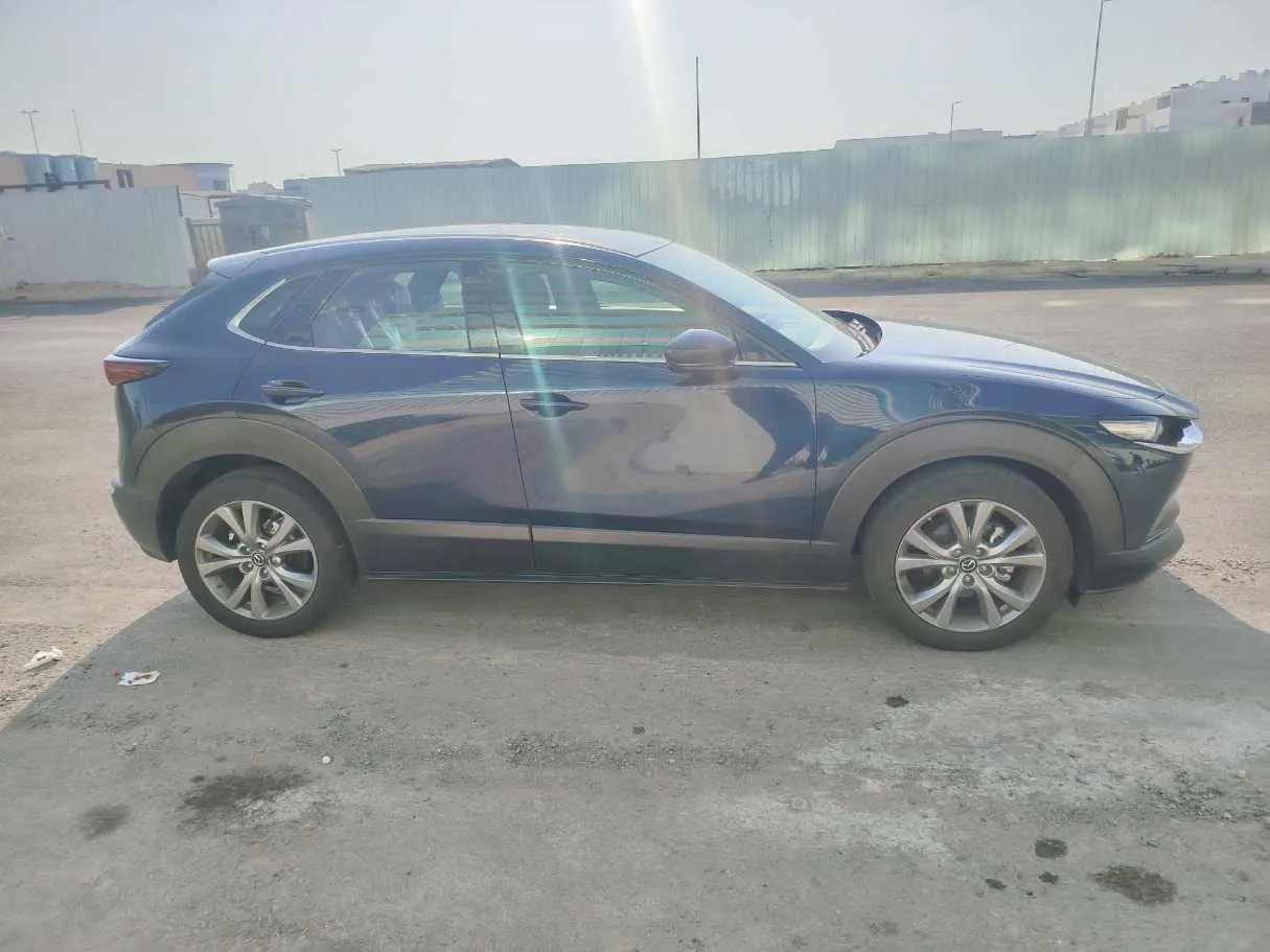 Car image 4