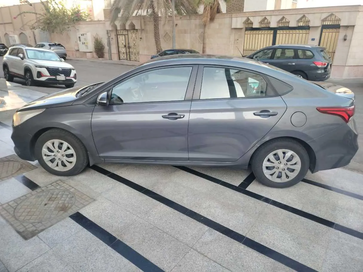 Car image 8