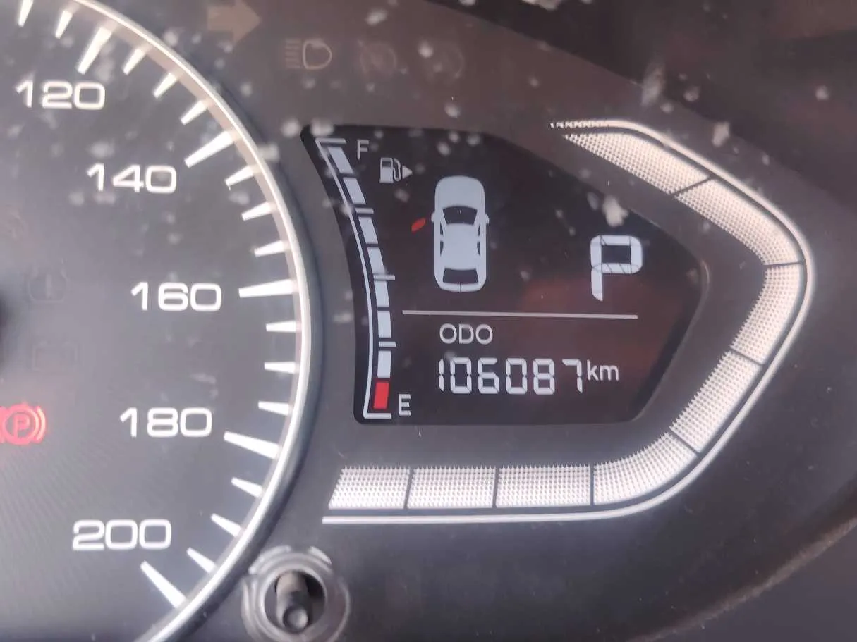 Car image 19