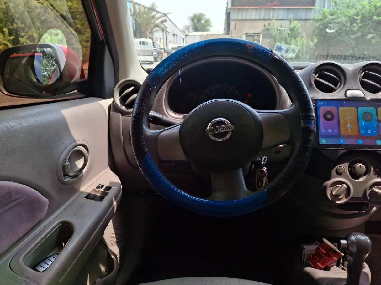 Car image 14