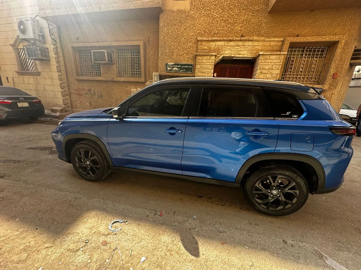 Car image 8