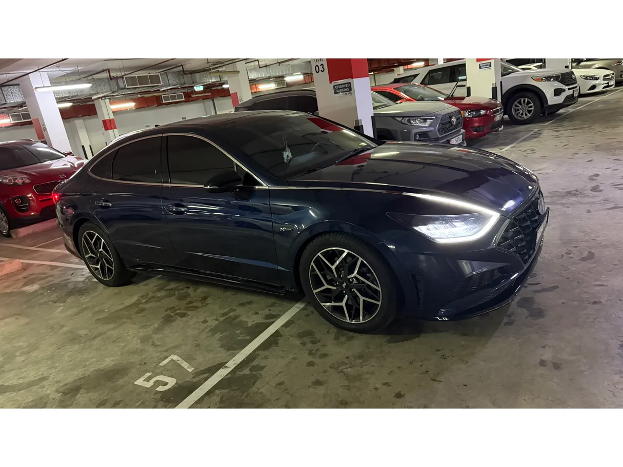 Car image 4
