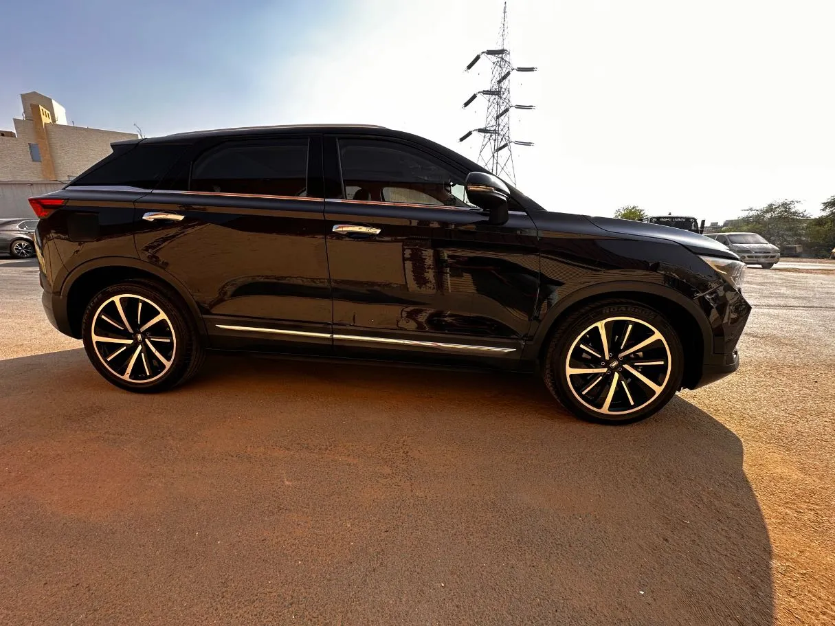 Car image 4