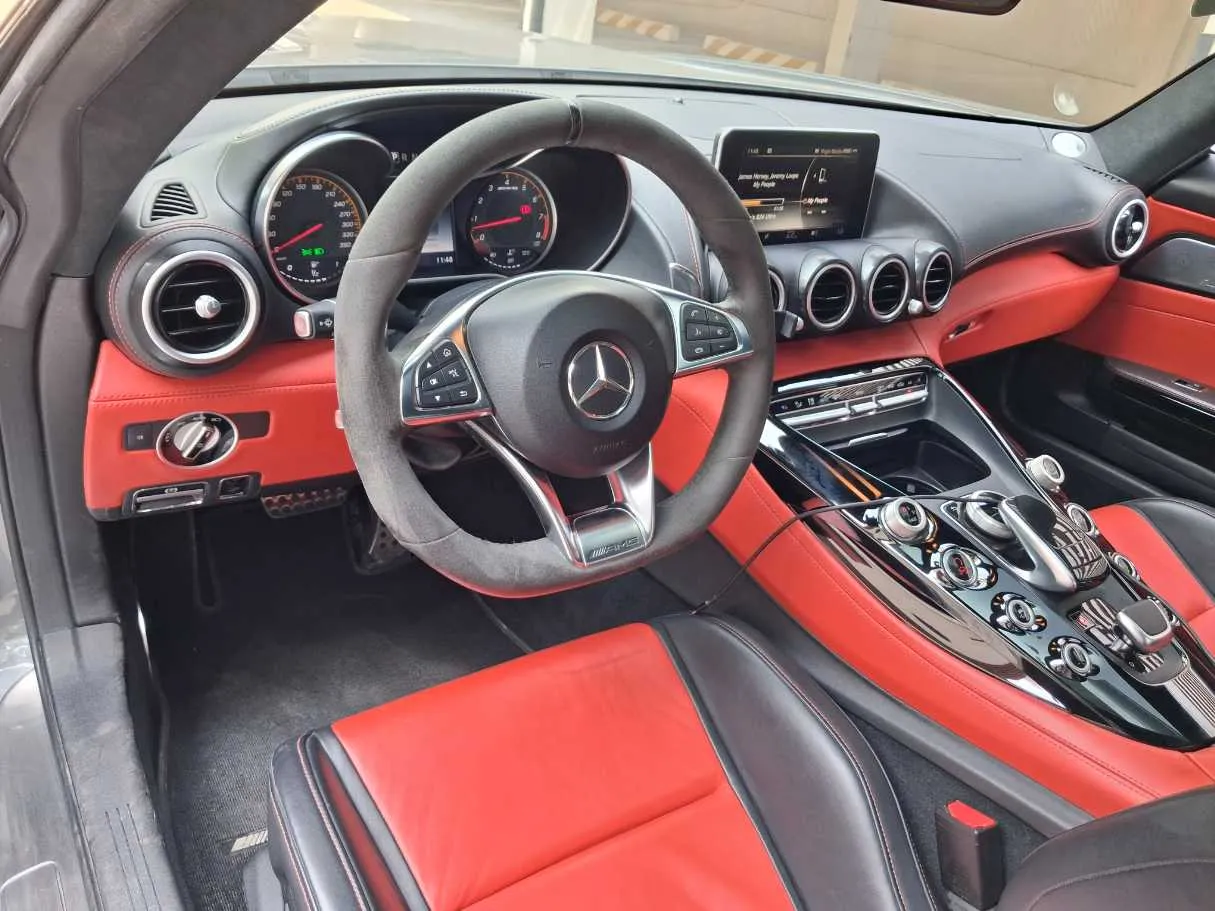 Car image 11