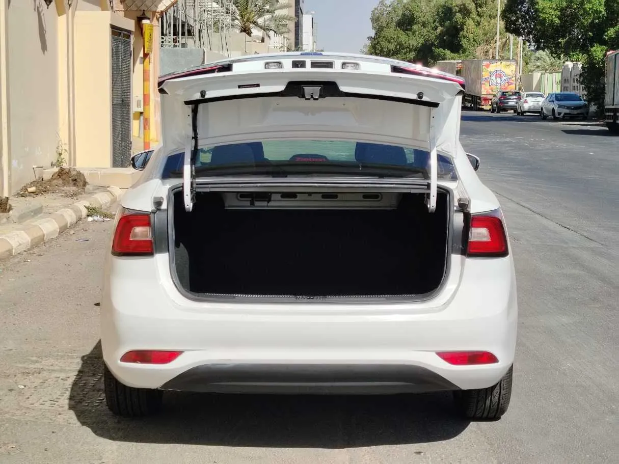 Car image 23
