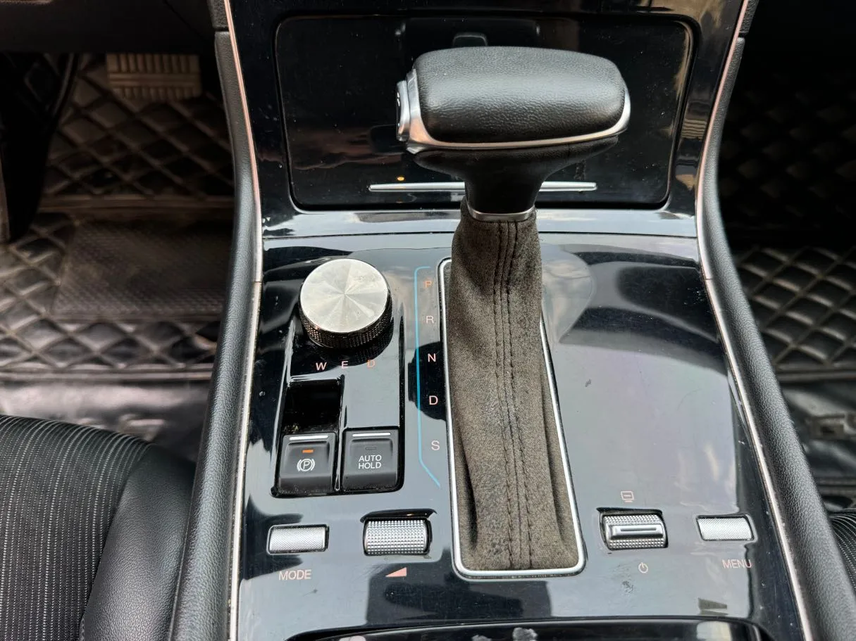 Car image 16