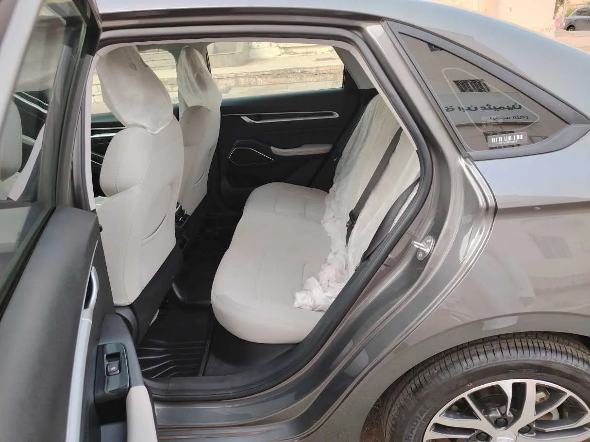 Car image 16