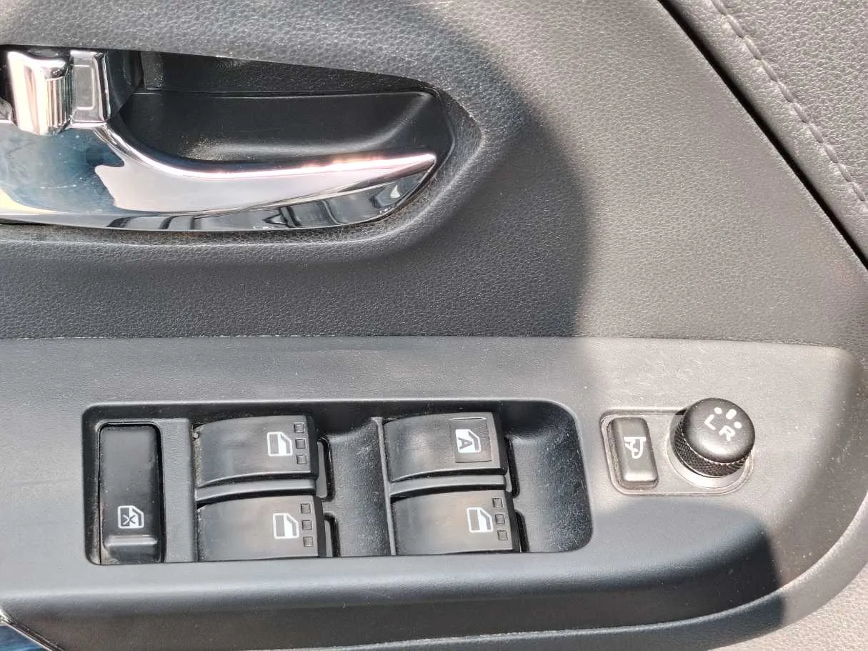 Car image 26