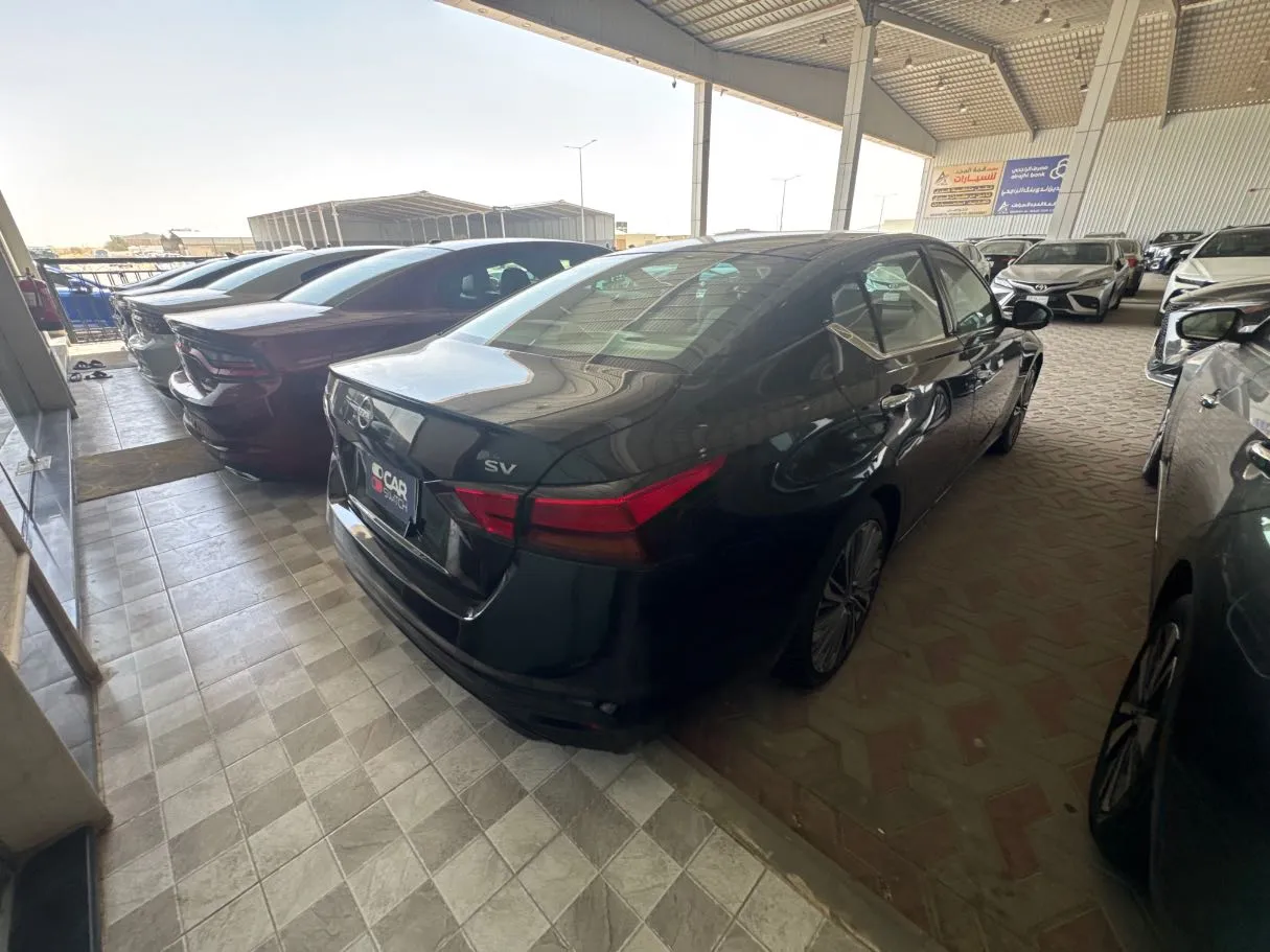 Car image 4