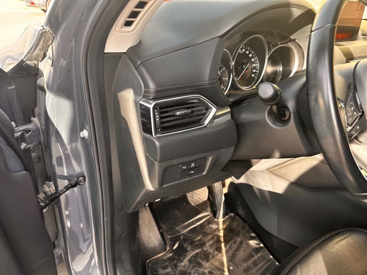 Car image 28