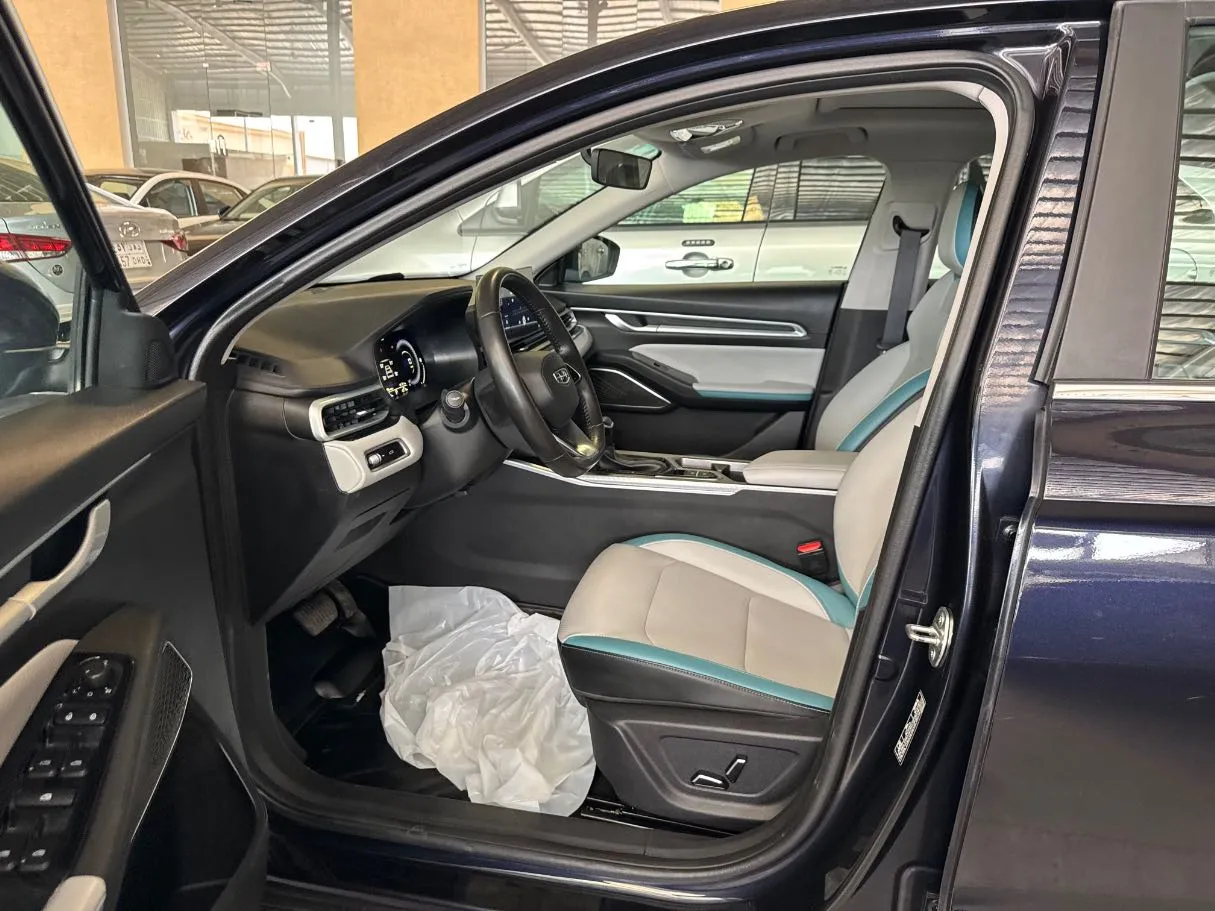 Car image 9