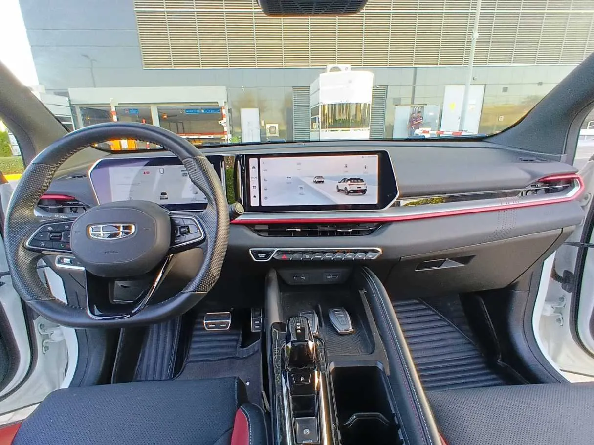Car image 16