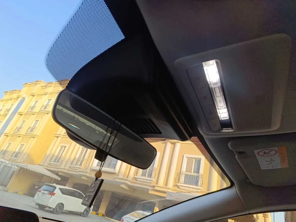 Car image 30