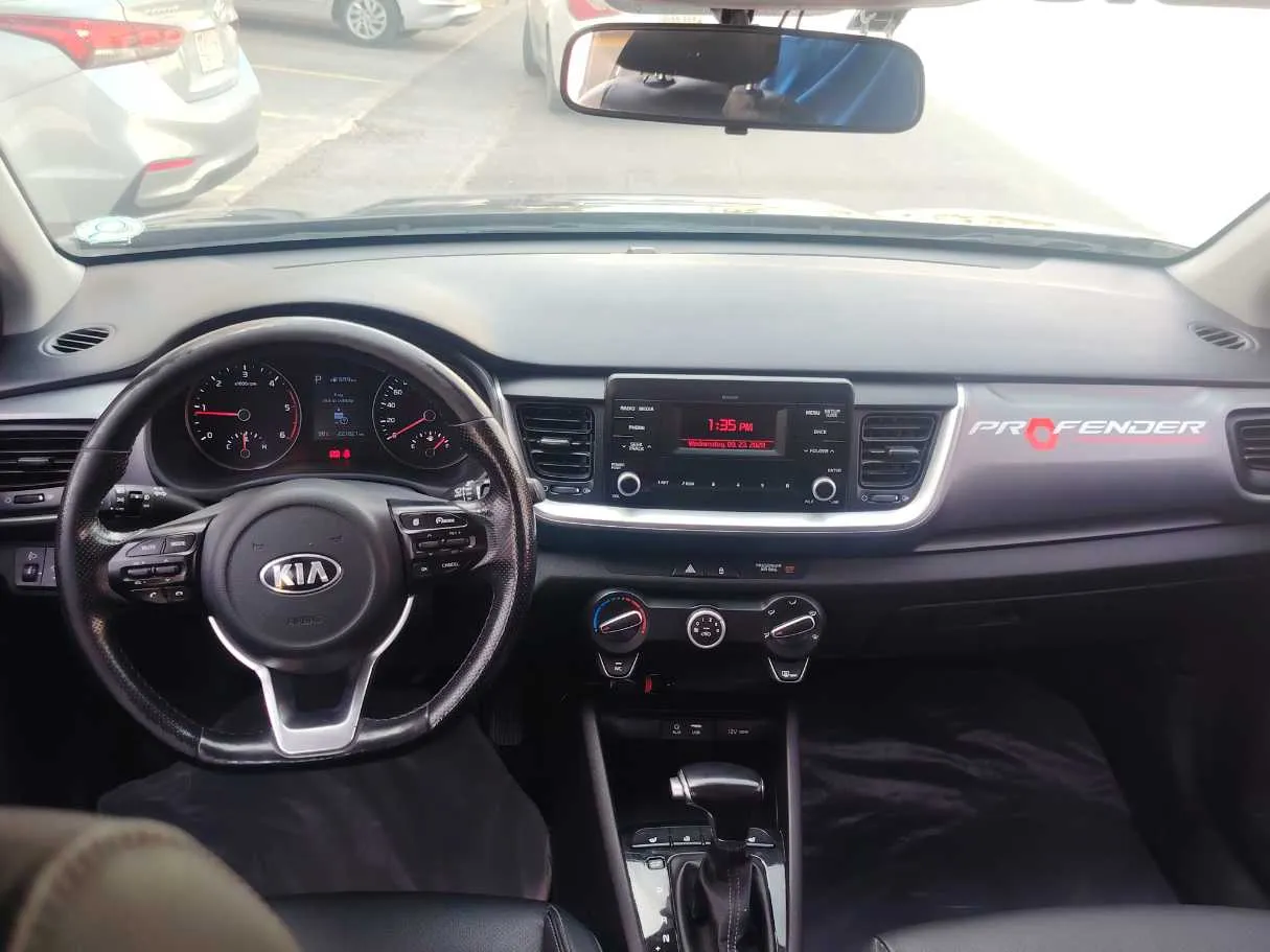 Car image 18