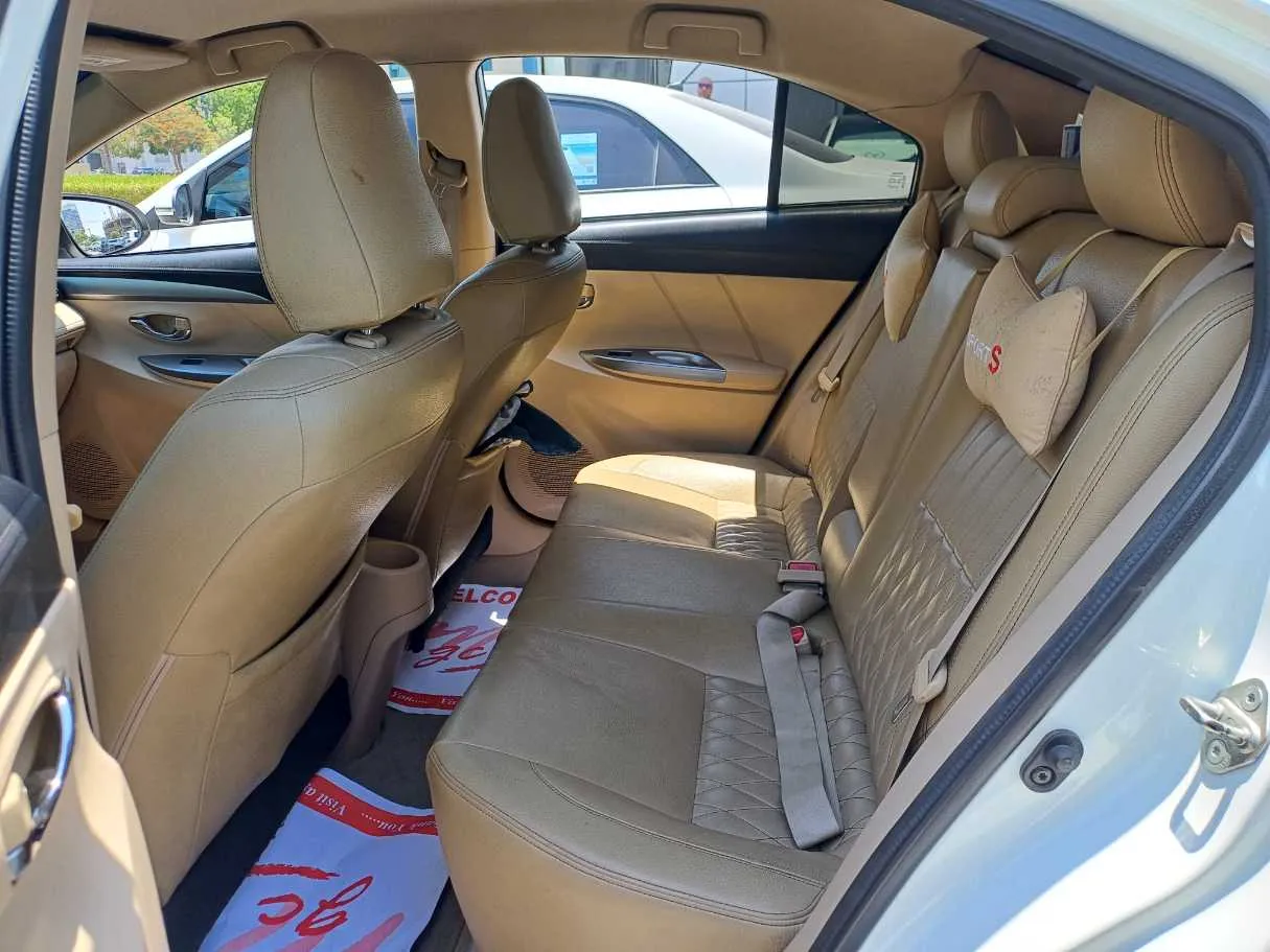 Car image 13