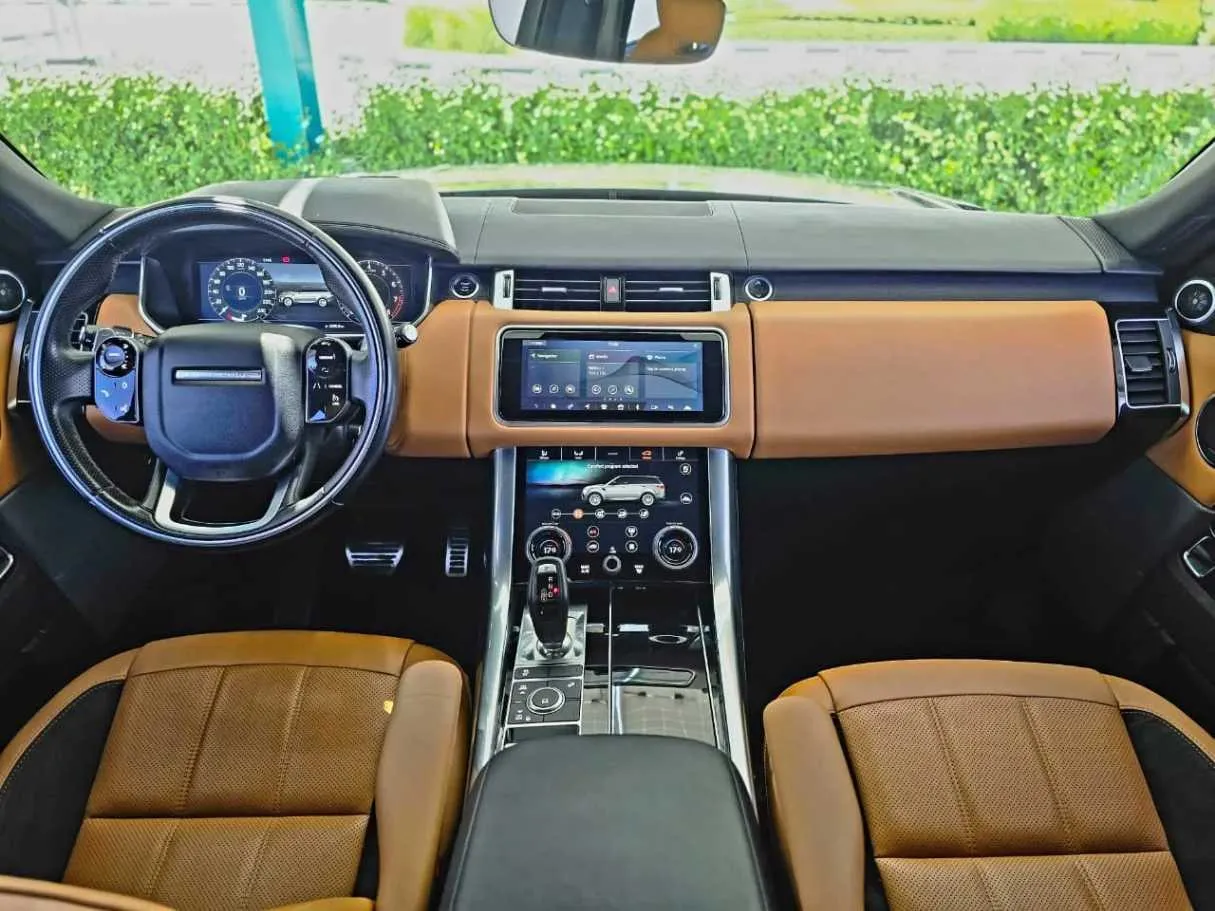 Car image 14