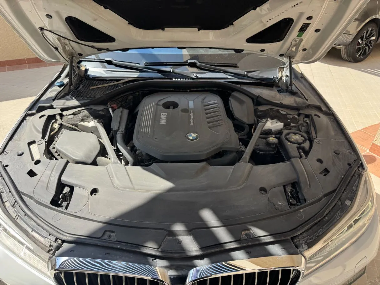 Car image 23
