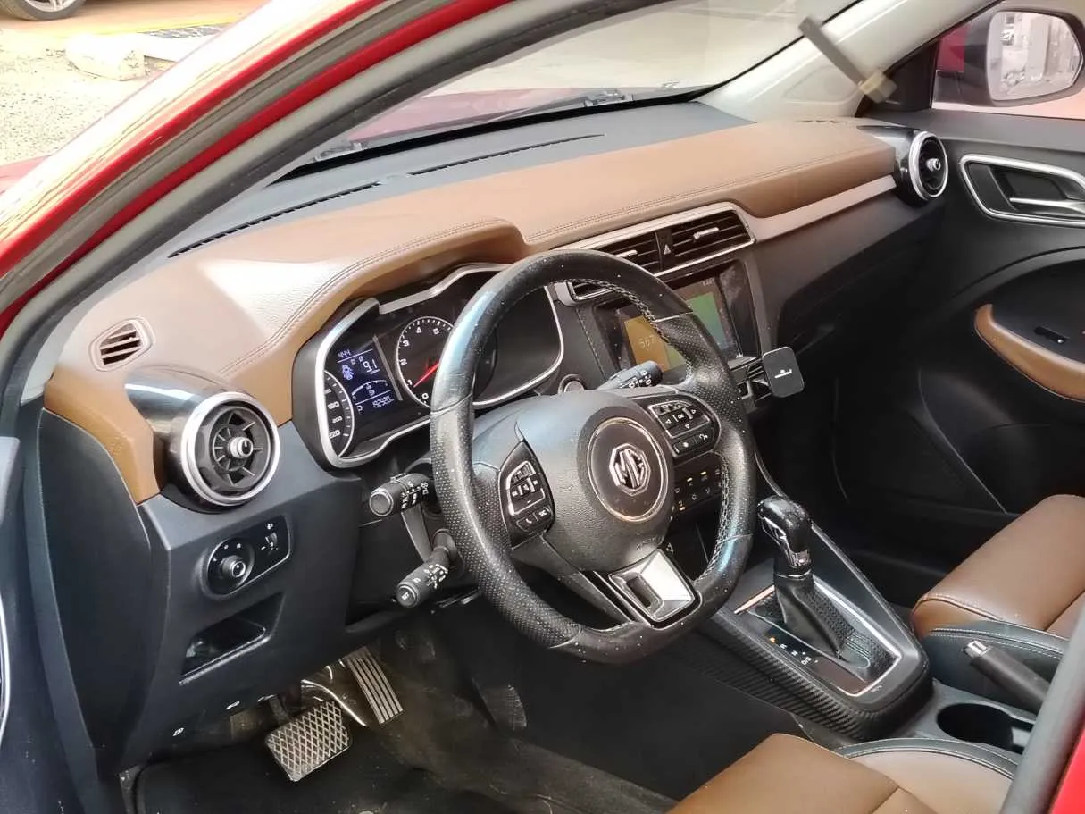 Car image 12