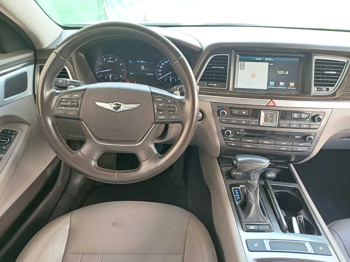 Car image 16