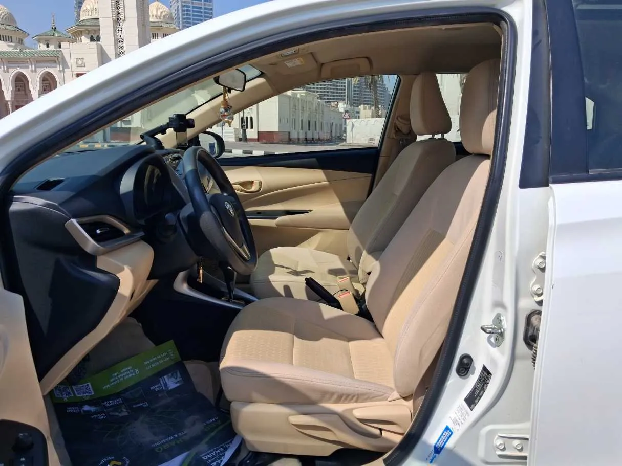 Car image 12