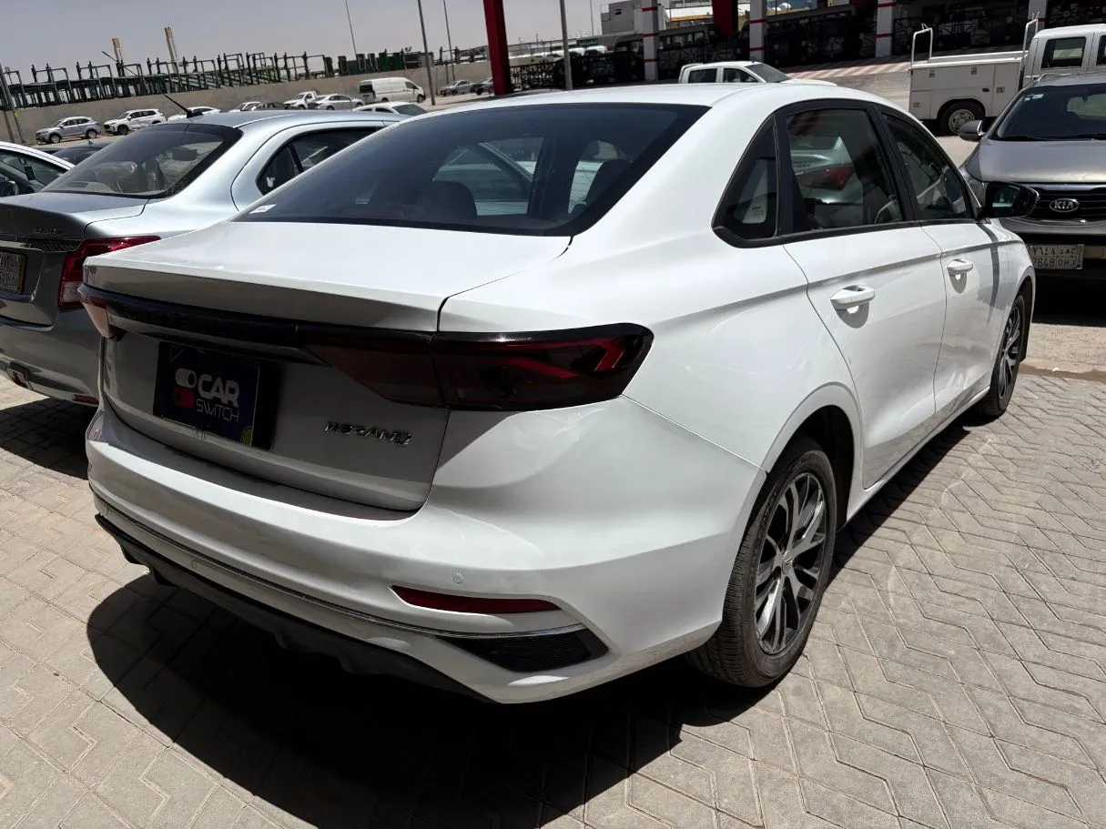 Car image 5