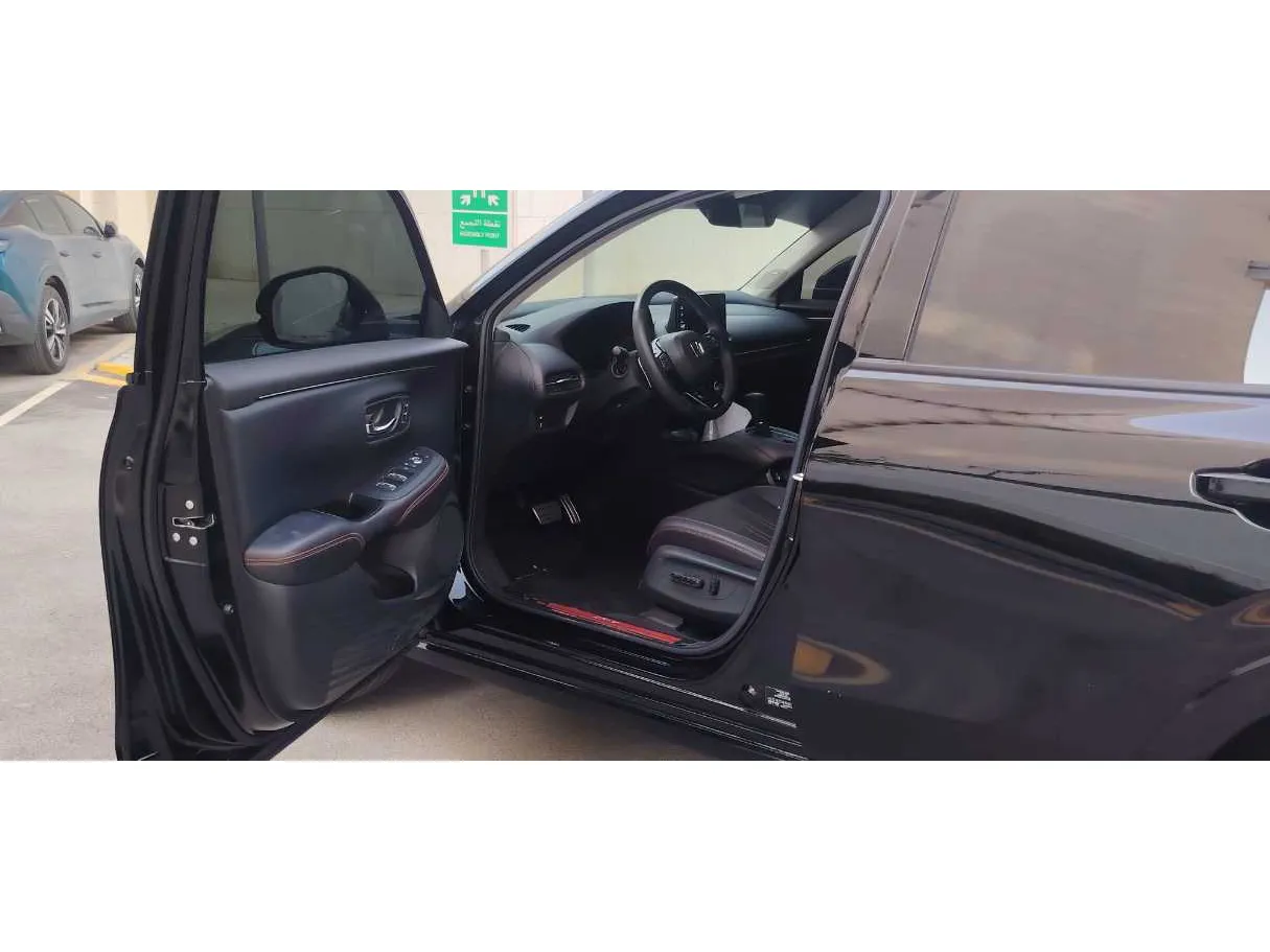 Car image 11