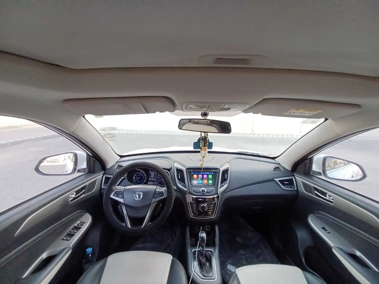 Car image 13