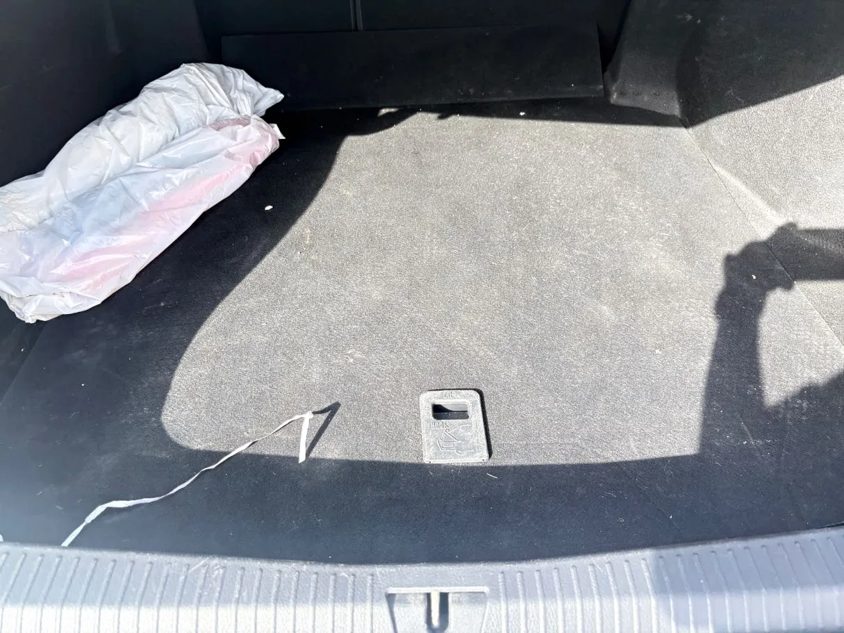Car image 25