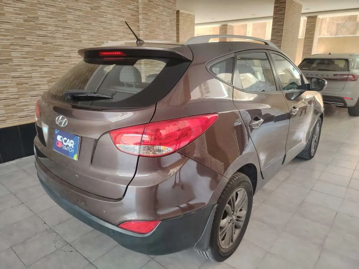Car image 5