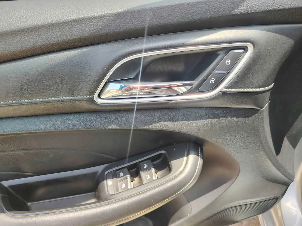 Car image 34