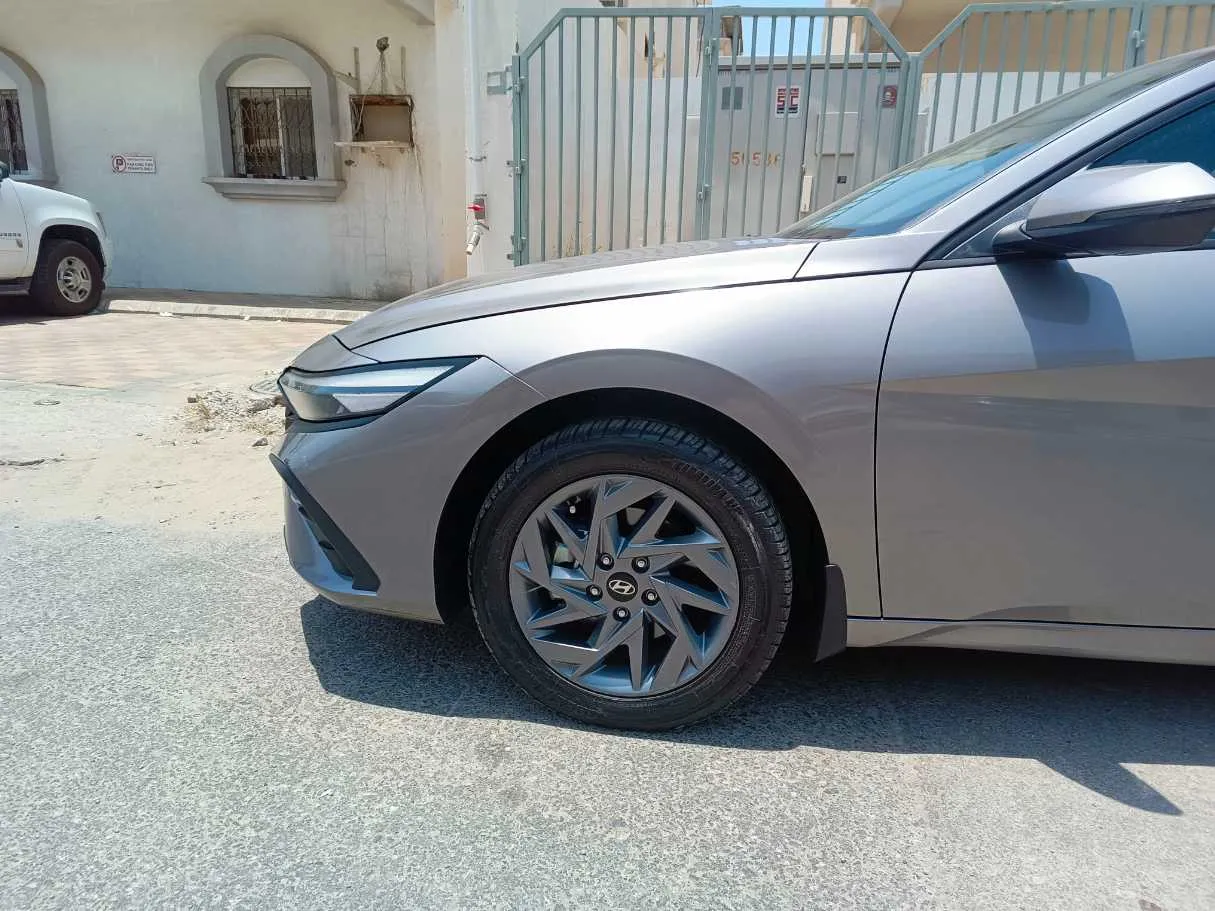 Car image 9