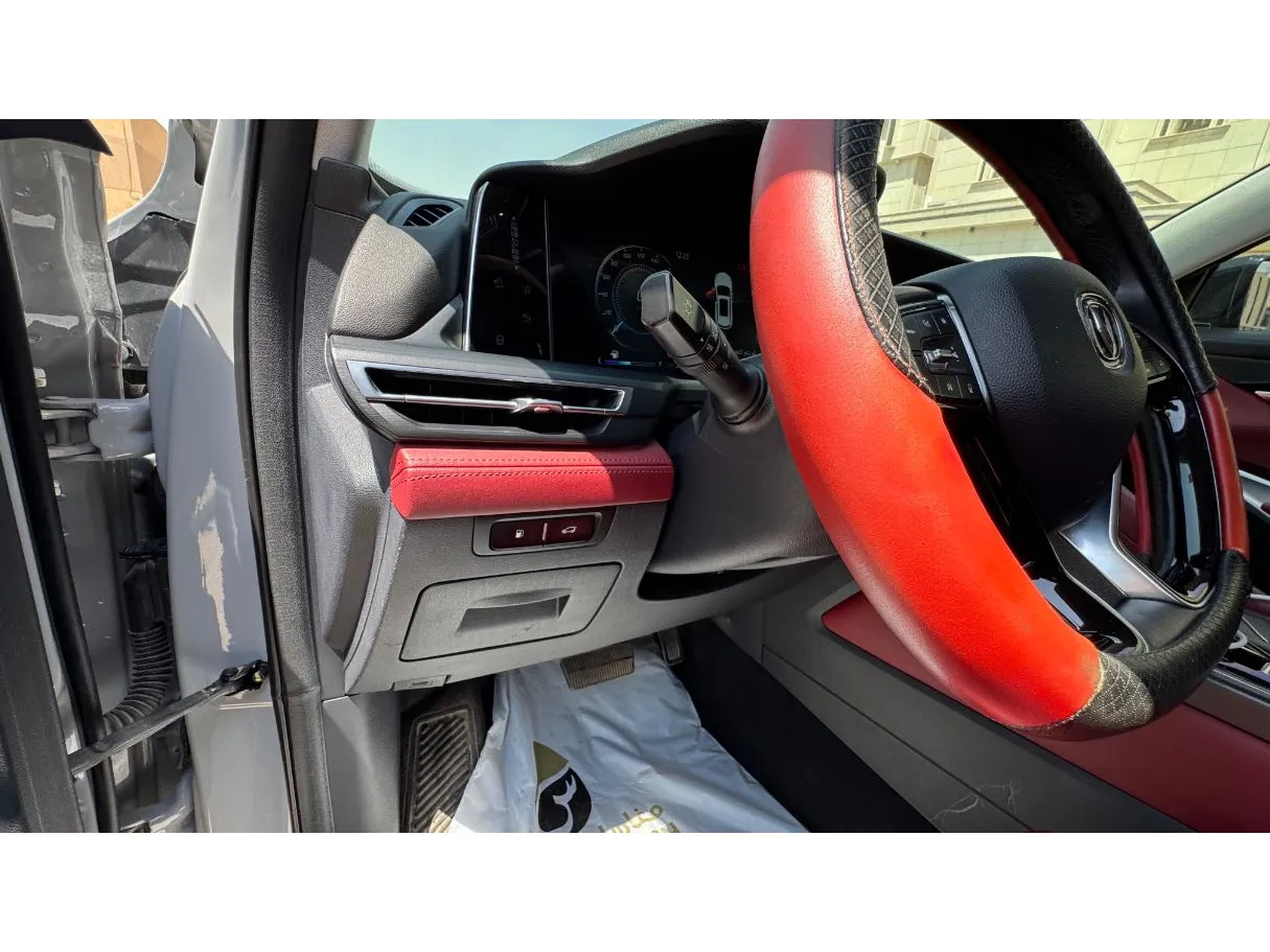 Car image 25