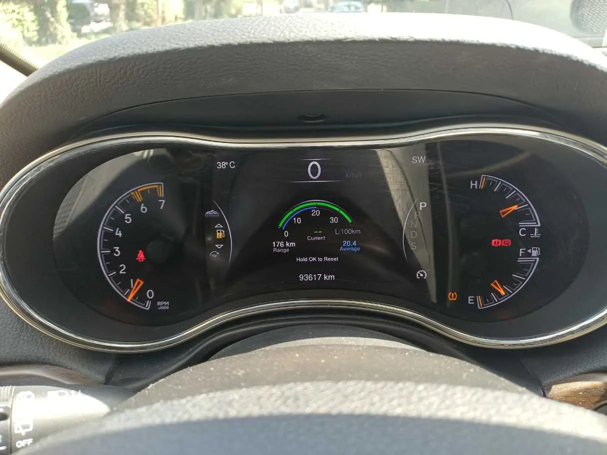 Car image 18