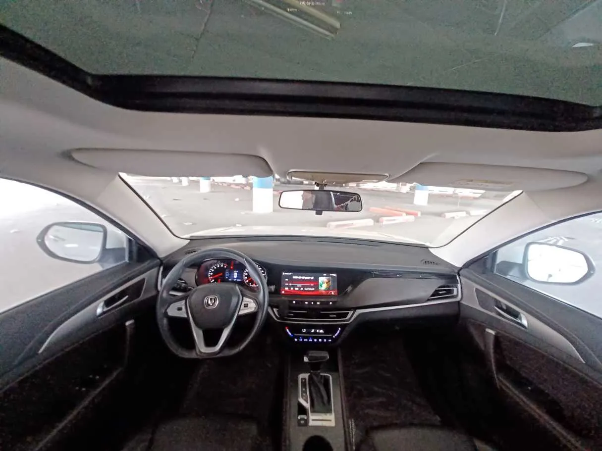 Car image 13