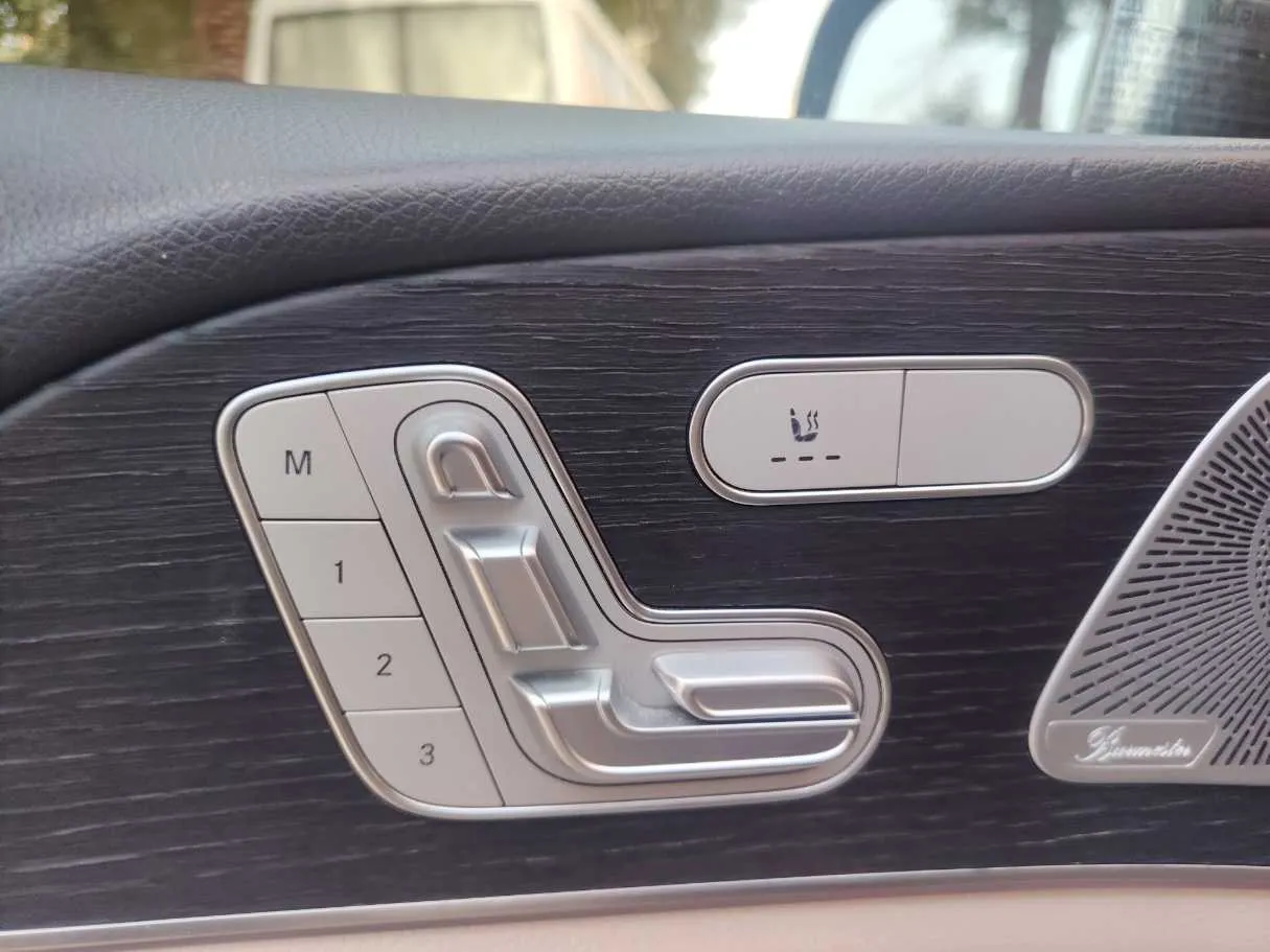 Car image 28
