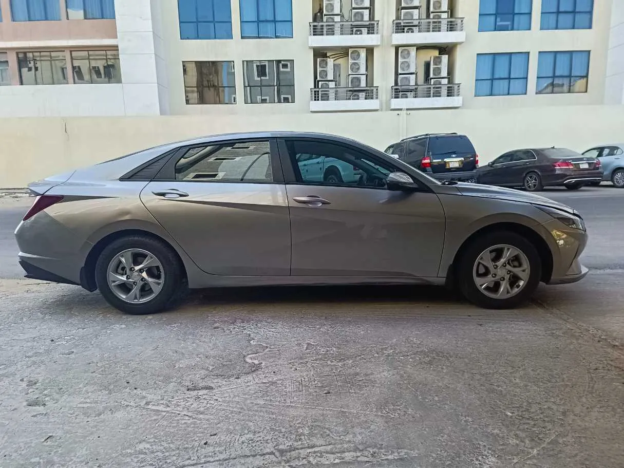 Car image 4