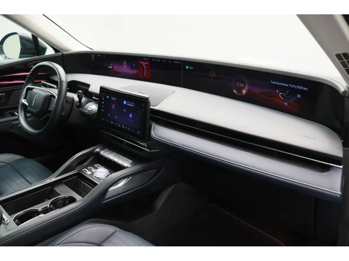Car image 10